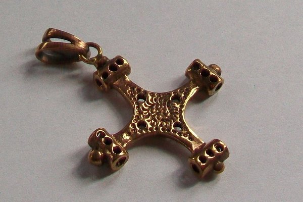 Kreuz exklusiver Anhänger edles Design in Bronze