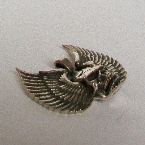 Totenschädel mit Flügeln Anhänger Silber