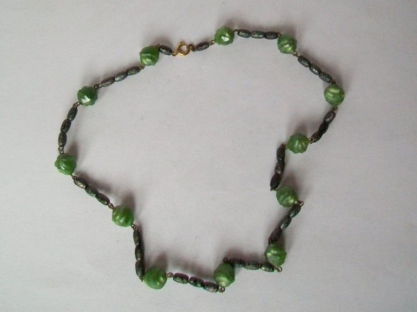 Halskette Modeschmuck mit grünen Perlen