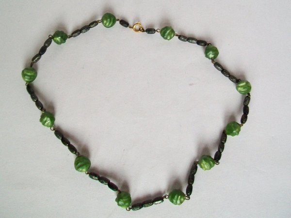 Halskette Modeschmuck mit grünen Perlen