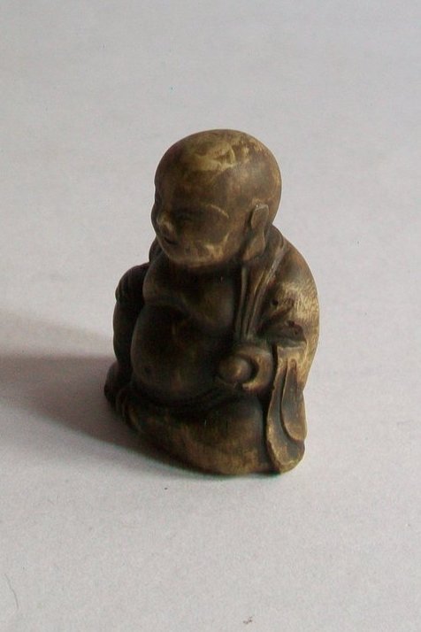 Buddha Dekoration Figur aus Alabaster dunkel